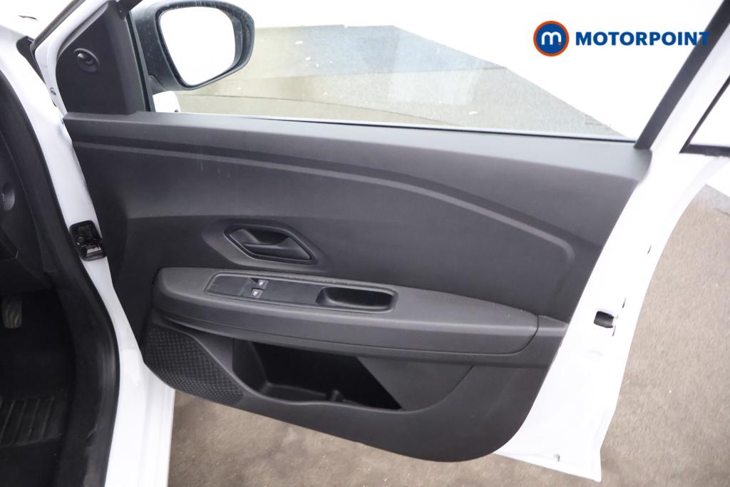 Dacia Sandero Essential Manual Petrol Hatchback - Stock Number (1554865) - 8th supplementary image