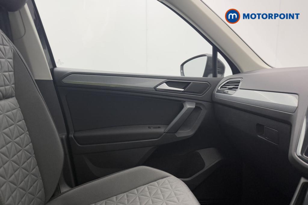 Volkswagen Tiguan Life Manual Petrol SUV - Stock Number (1555697) - 16th supplementary image