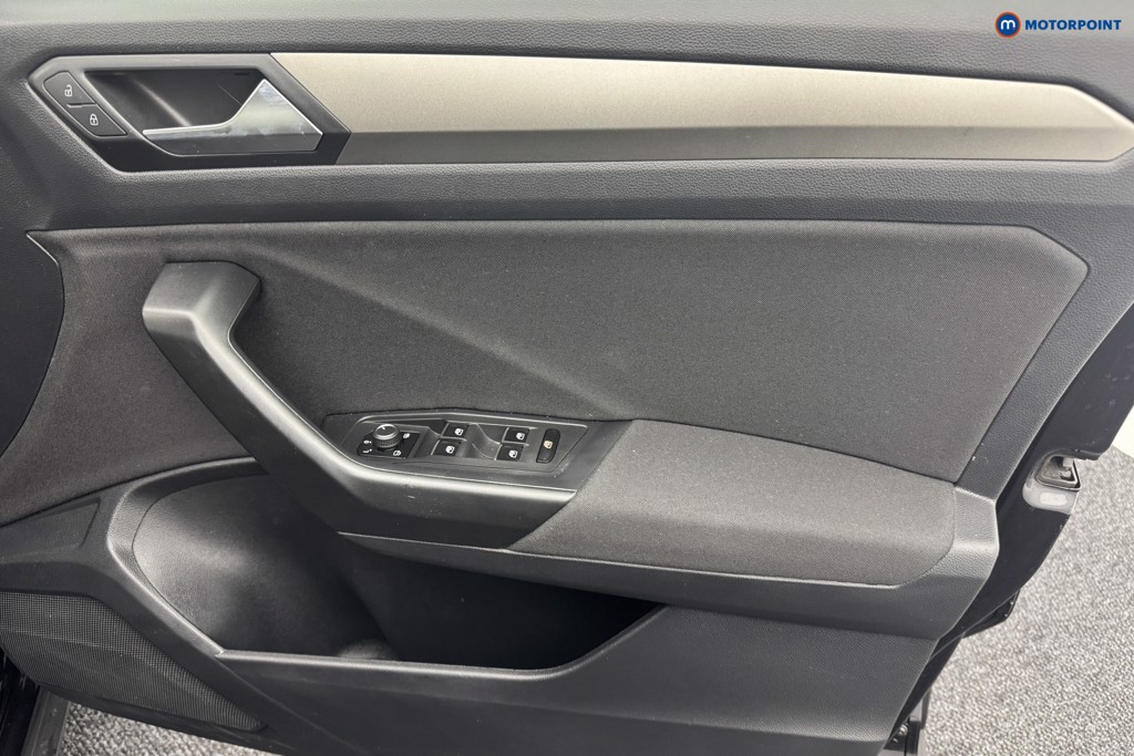Volkswagen T-Roc SE Manual Petrol SUV - Stock Number (1558659) - 17th supplementary image