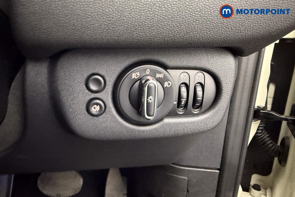 Mini Clubman Cooper Exclusive Automatic Petrol Estate - Stock Number (1558751) - 16th supplementary image