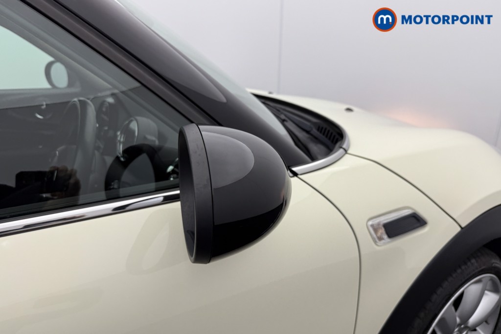 Mini Clubman Cooper Exclusive Automatic Petrol Estate - Stock Number (1558751) - 19th supplementary image