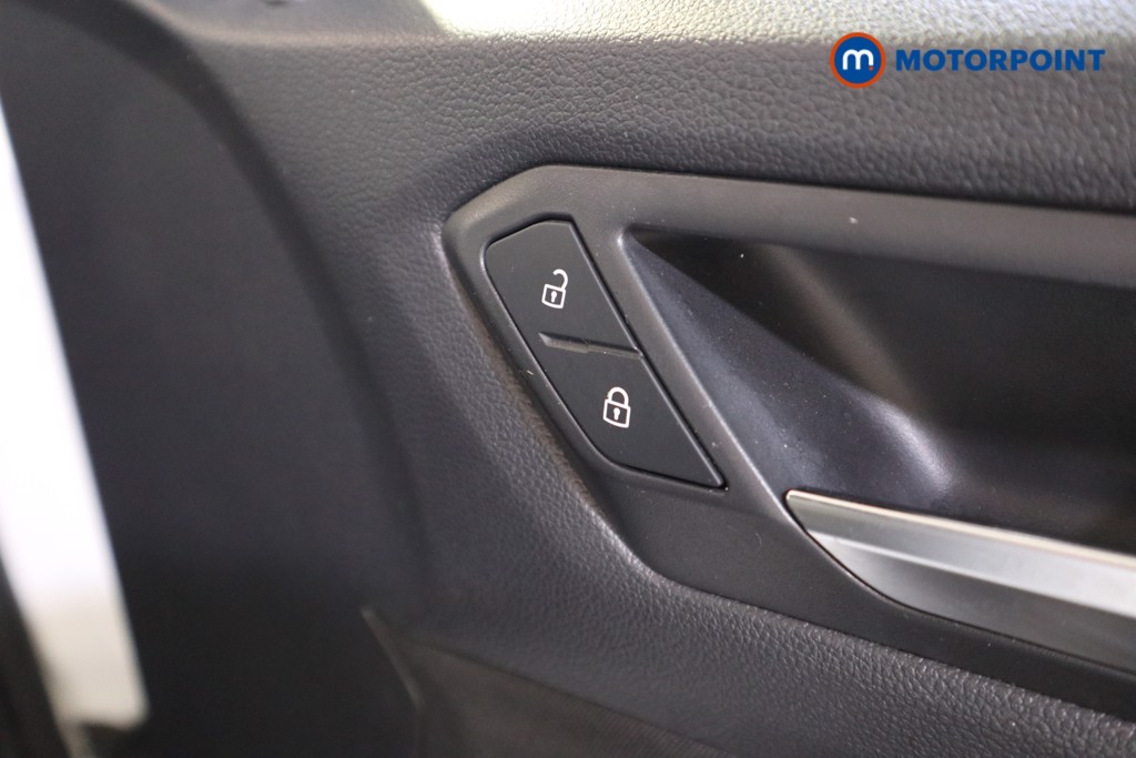 Volkswagen T-Roc Black Edition Manual Petrol SUV - Stock Number (1559936) - 10th supplementary image