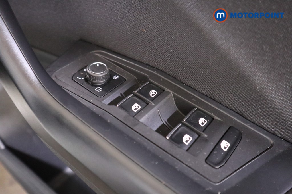 Volkswagen T-Roc Black Edition Manual Petrol SUV - Stock Number (1559936) - 11th supplementary image