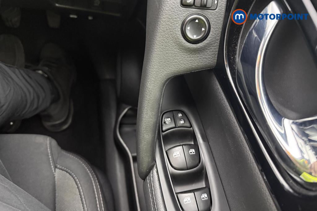 Nissan Qashqai N-Connecta Manual Diesel SUV - Stock Number (1545884) - 21st supplementary image