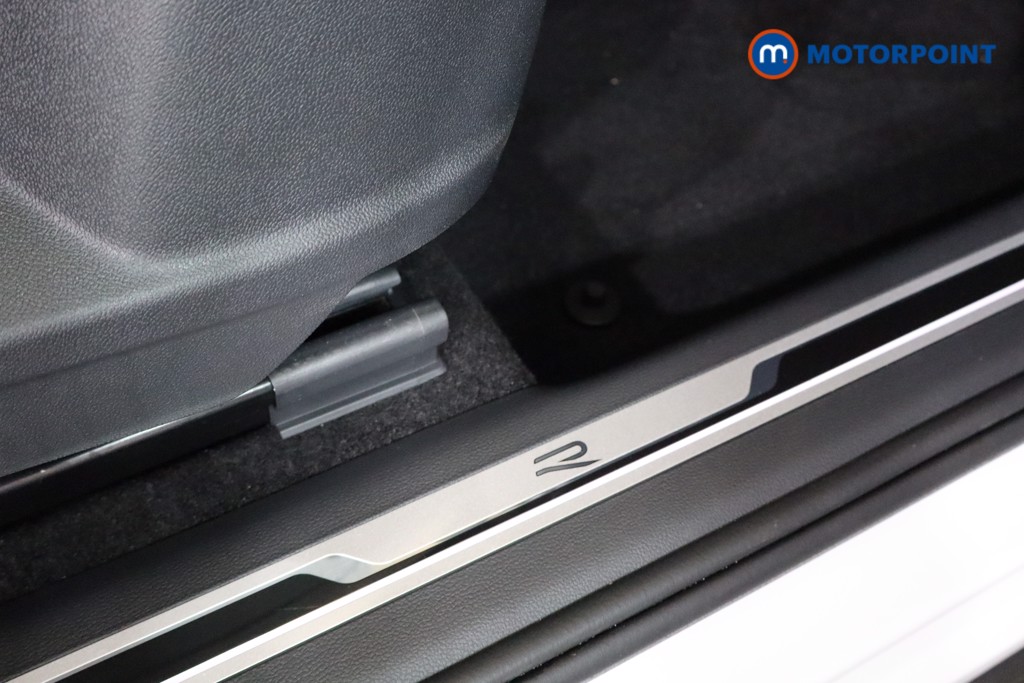 Volkswagen Tiguan R-Line Edition Automatic Petrol SUV - Stock Number (1547350) - 11th supplementary image
