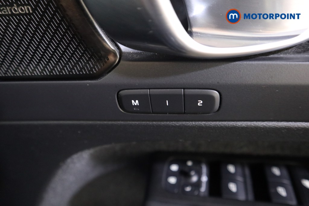 Volvo Xc40 R Design Manual Petrol SUV - Stock Number (1555042) - 10th supplementary image