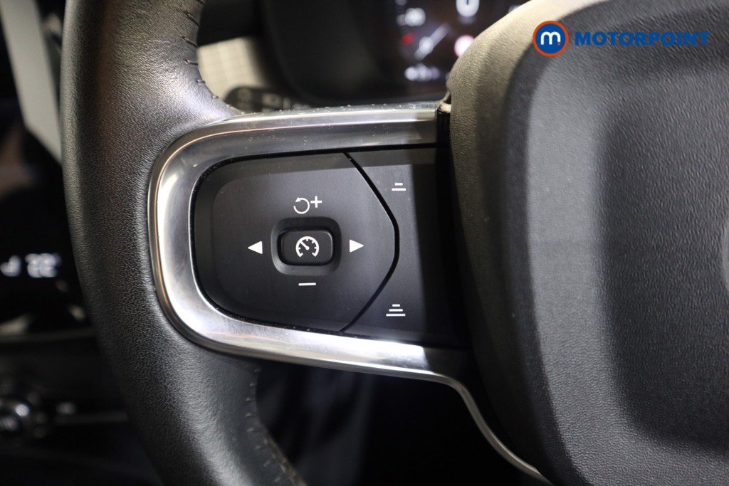 Volvo Xc40 Momentum Manual Petrol SUV - Stock Number (1555120) - 3rd supplementary image
