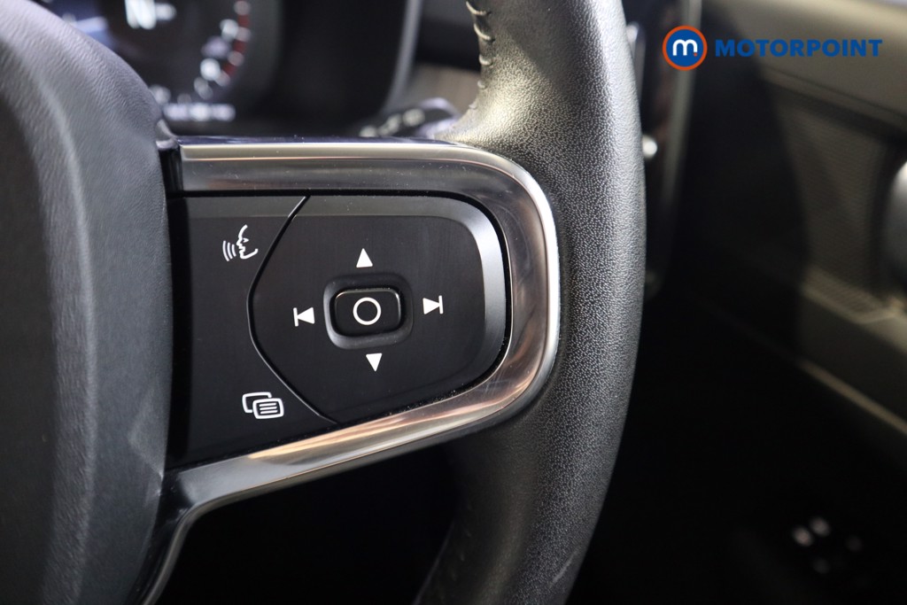 Volvo Xc40 Momentum Manual Petrol SUV - Stock Number (1555120) - 4th supplementary image