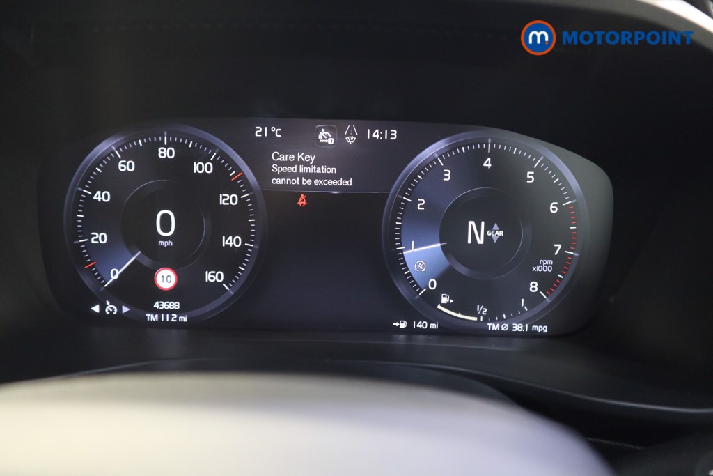 Volvo Xc40 Momentum Manual Petrol SUV - Stock Number (1555120) - 5th supplementary image