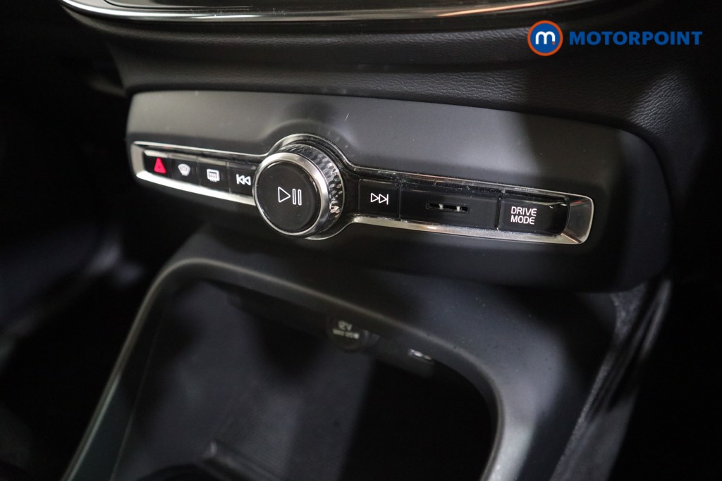 Volvo Xc40 Momentum Manual Petrol SUV - Stock Number (1555120) - 7th supplementary image