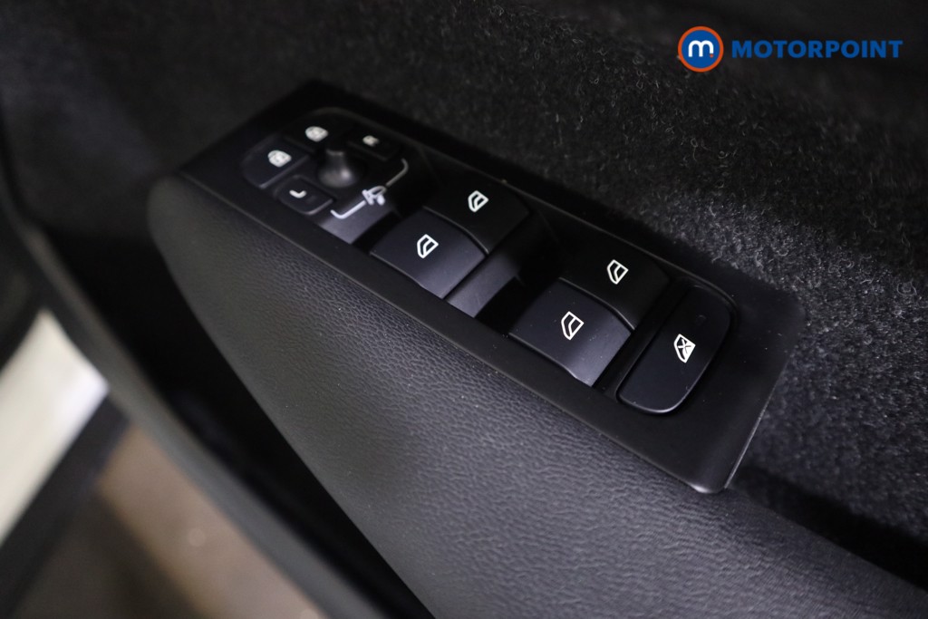 Volvo Xc40 Momentum Manual Petrol SUV - Stock Number (1555120) - 9th supplementary image