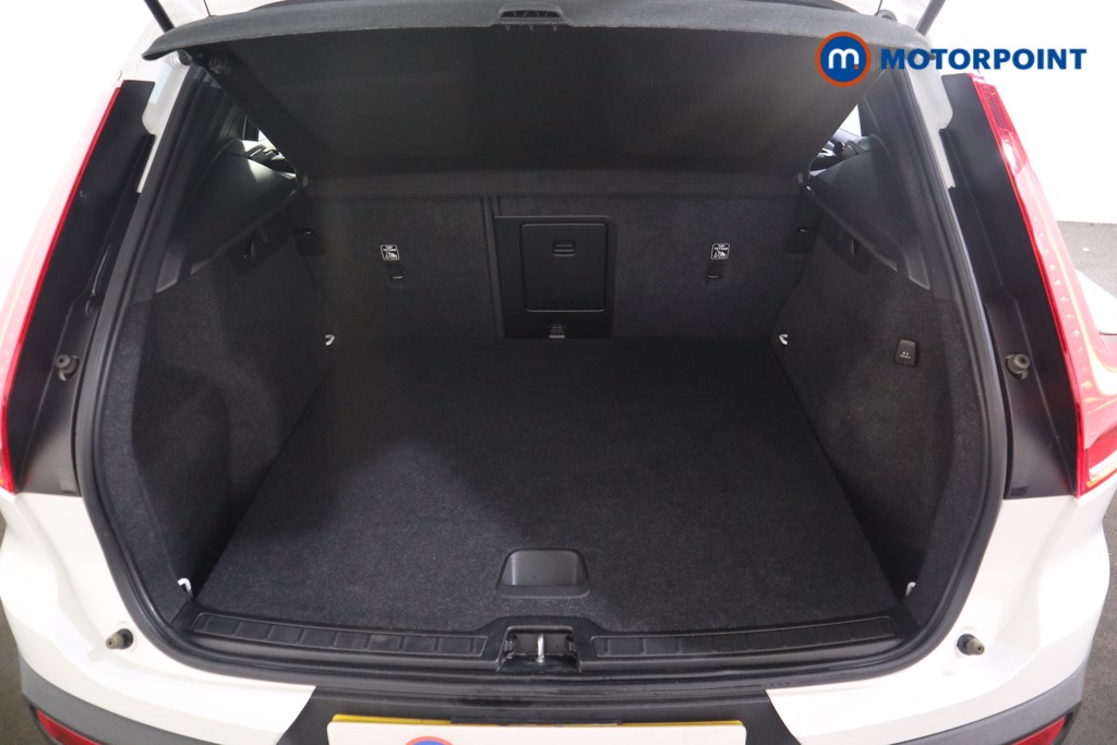 Volvo Xc40 Momentum Manual Petrol SUV - Stock Number (1555120) - 12th supplementary image