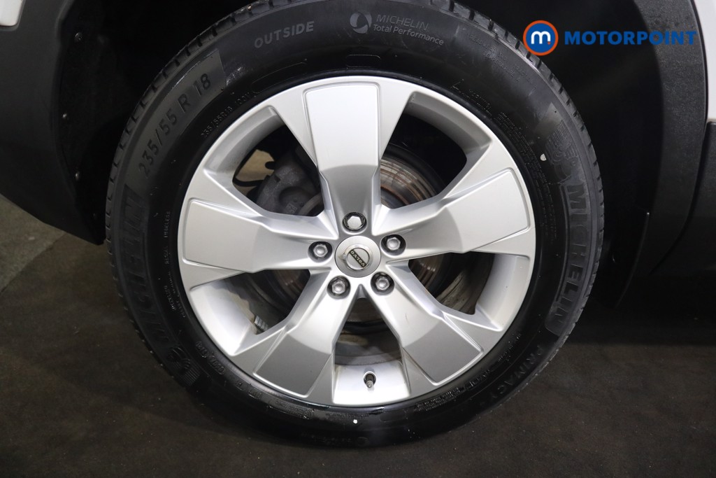 Volvo Xc40 Momentum Manual Petrol SUV - Stock Number (1555120) - 13th supplementary image