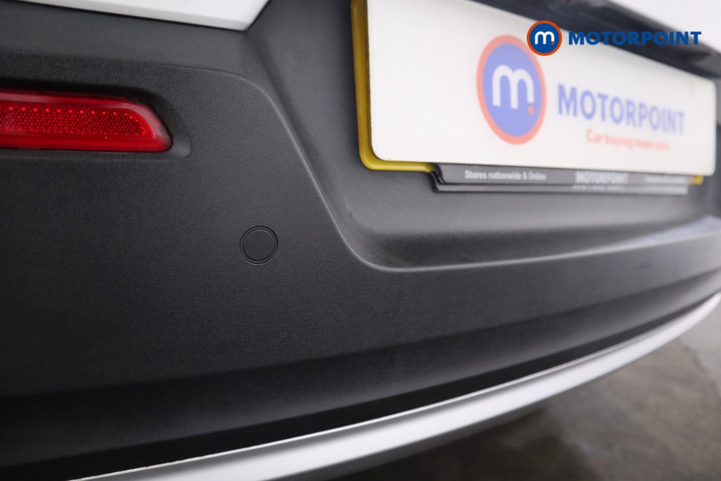 Volvo Xc40 Momentum Manual Petrol SUV - Stock Number (1555120) - 17th supplementary image