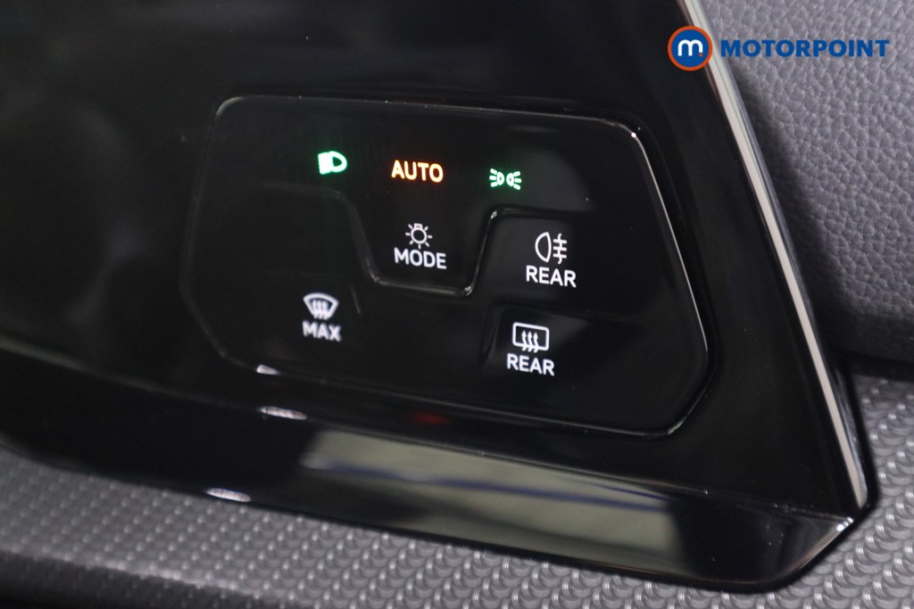 Volkswagen Golf R-Line Automatic Petrol Hatchback - Stock Number (1557521) - 9th supplementary image