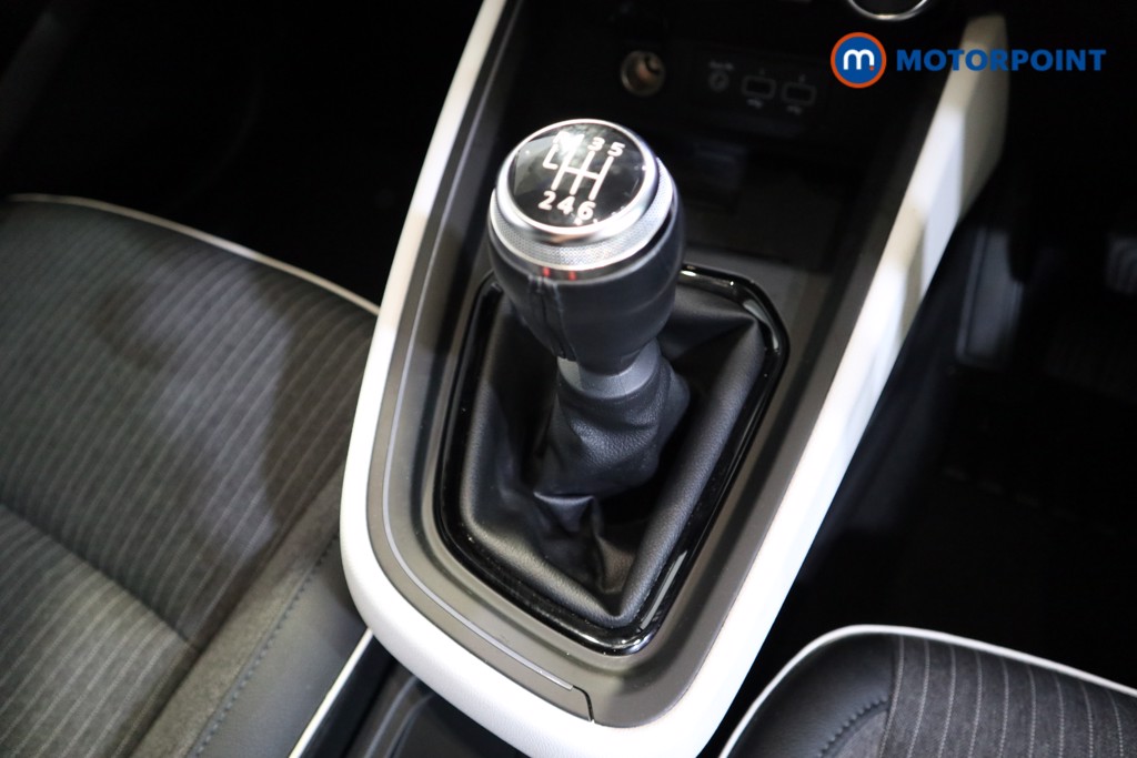 Renault Clio Techno Manual Petrol Hatchback - Stock Number (1558756) - 8th supplementary image