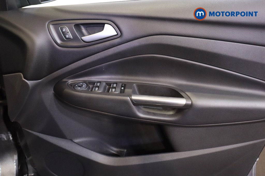 Ford Kuga St-Line Manual Petrol SUV - Stock Number (1559473) - 7th supplementary image