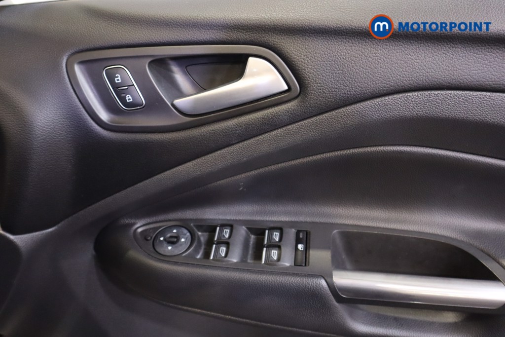 Ford Kuga St-Line Manual Petrol SUV - Stock Number (1559473) - 8th supplementary image