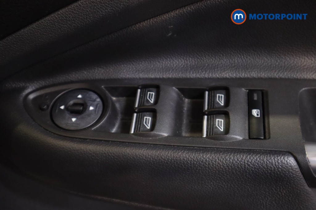 Ford Kuga St-Line Manual Petrol SUV - Stock Number (1559473) - 9th supplementary image