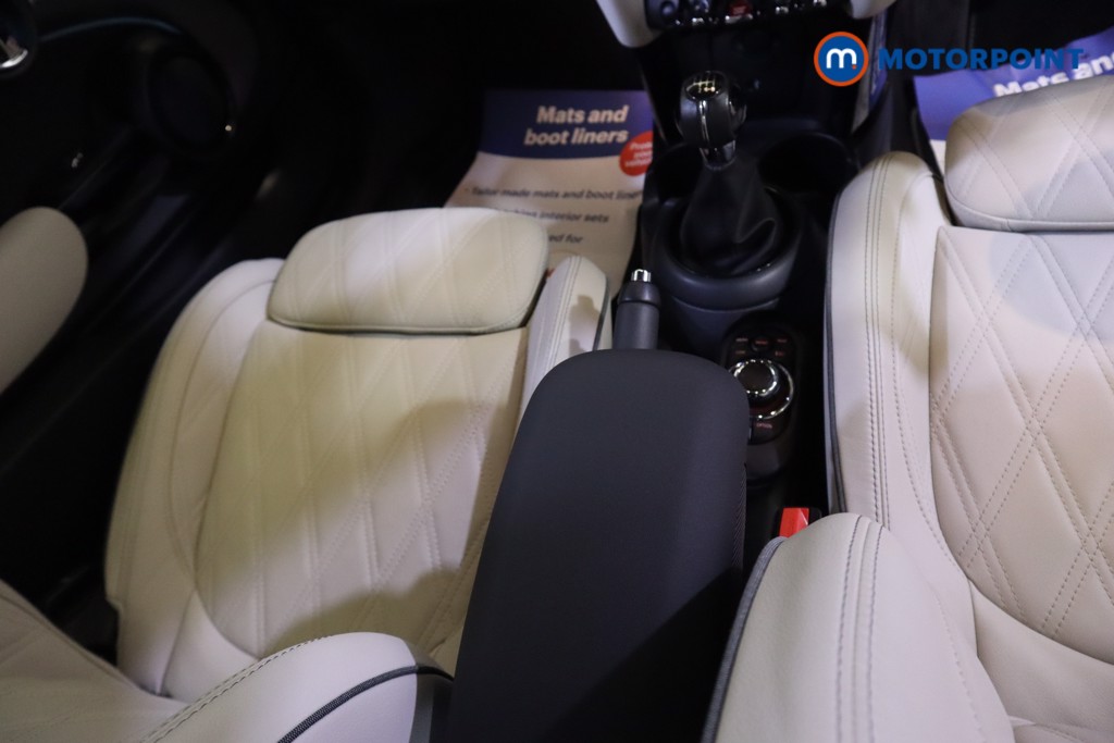 Mini Hatchback Cooper Exclusive Manual Petrol Hatchback - Stock Number (1560524) - 6th supplementary image