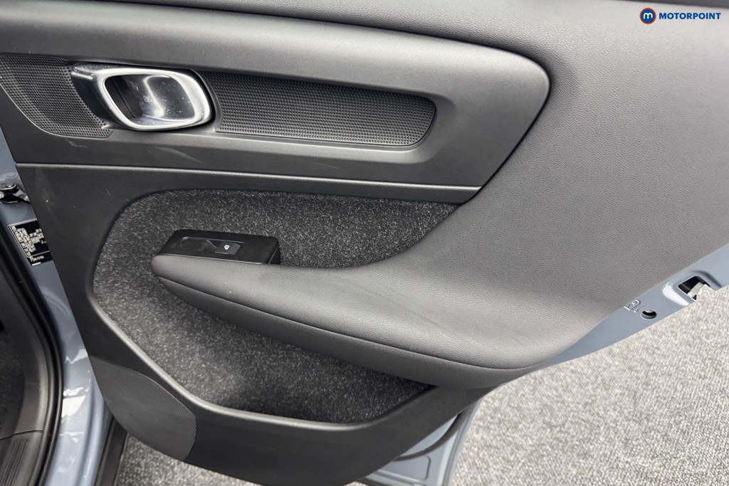Volvo Xc40 R Design Manual Petrol SUV - Stock Number (1555126) - 21st supplementary image