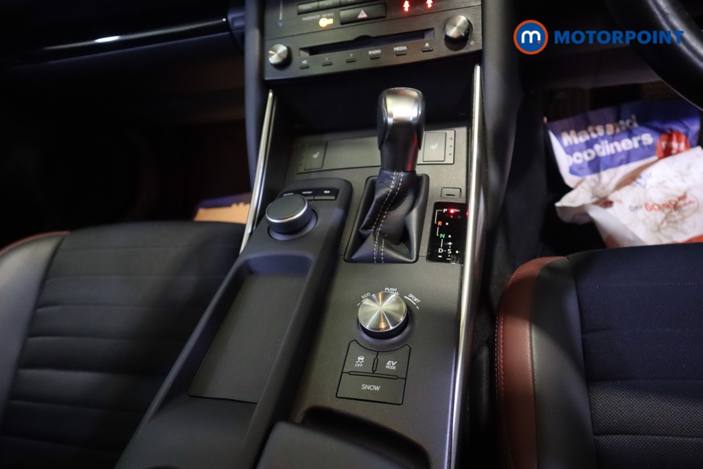Lexus IS Sport Automatic Petrol-Electric Hybrid Saloon - Stock Number (1557425) - 6th supplementary image