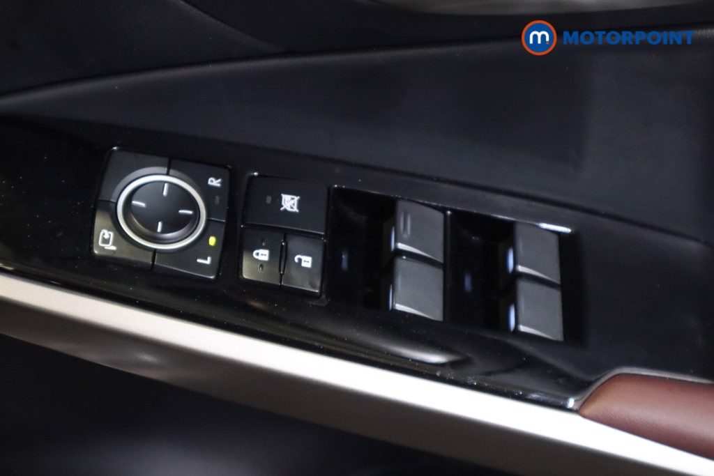 Lexus IS Sport Automatic Petrol-Electric Hybrid Saloon - Stock Number (1557425) - 9th supplementary image