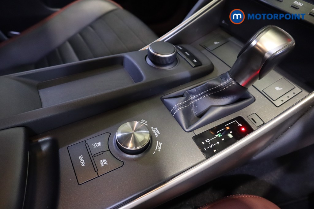 Lexus IS Sport Automatic Petrol-Electric Hybrid Saloon - Stock Number (1557425) - 13th supplementary image