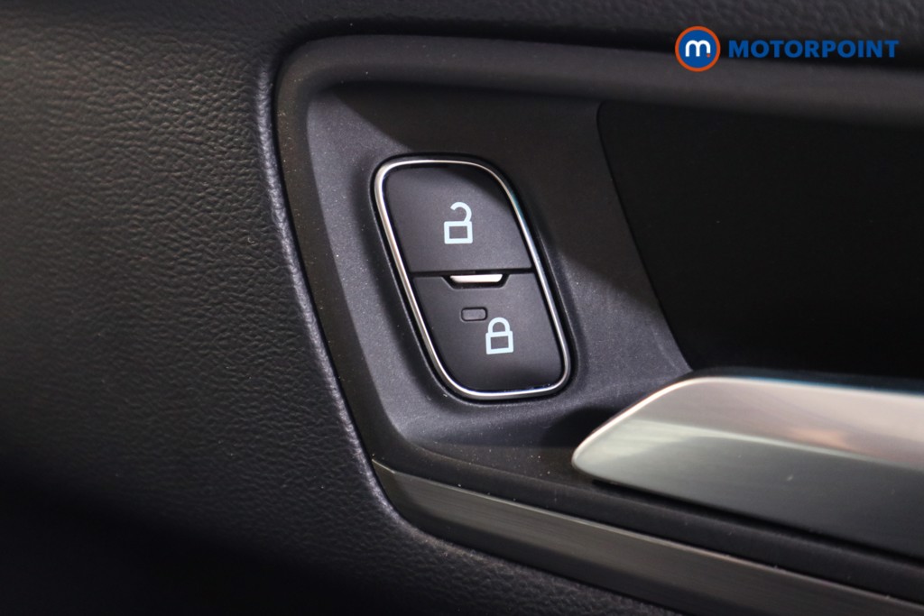Ford Focus Titanium Manual Petrol Hatchback - Stock Number (1557736) - 11th supplementary image