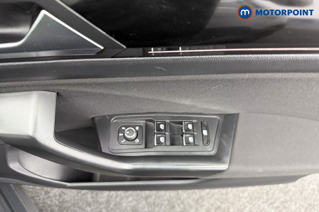 Volkswagen T-Roc Black Edition Manual Petrol SUV - Stock Number (1558731) - 16th supplementary image