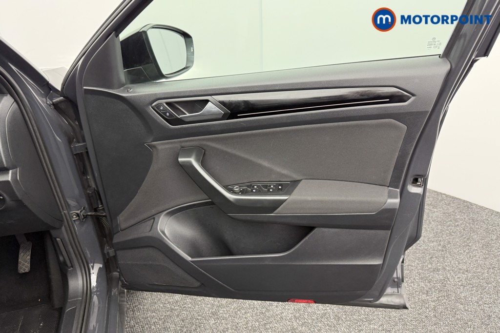 Volkswagen T-Roc Black Edition Manual Petrol SUV - Stock Number (1558731) - 17th supplementary image
