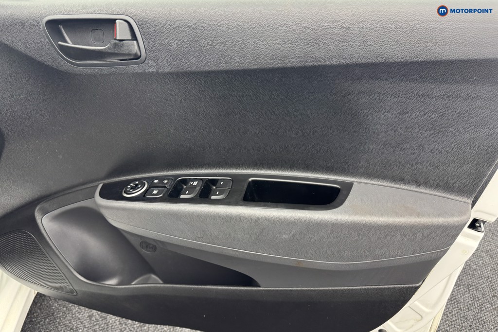 Hyundai I10 Play Manual Petrol Hatchback - Stock Number (1558873) - 20th supplementary image