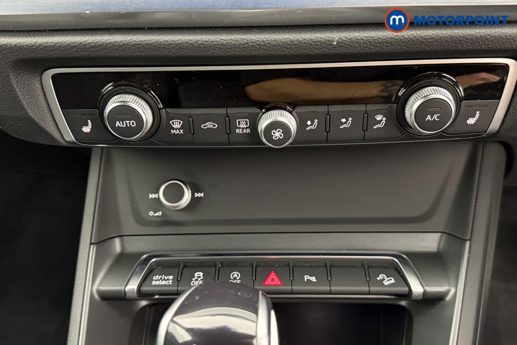 Audi Q3 Black Edition Automatic Petrol SUV - Stock Number (1559519) - 11th supplementary image