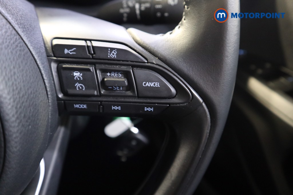 Toyota Yaris Design Automatic Petrol-Electric Hybrid Hatchback - Stock Number (1560136) - 4th supplementary image