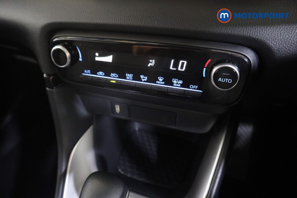 Toyota Yaris Design Automatic Petrol-Electric Hybrid Hatchback - Stock Number (1560136) - 7th supplementary image