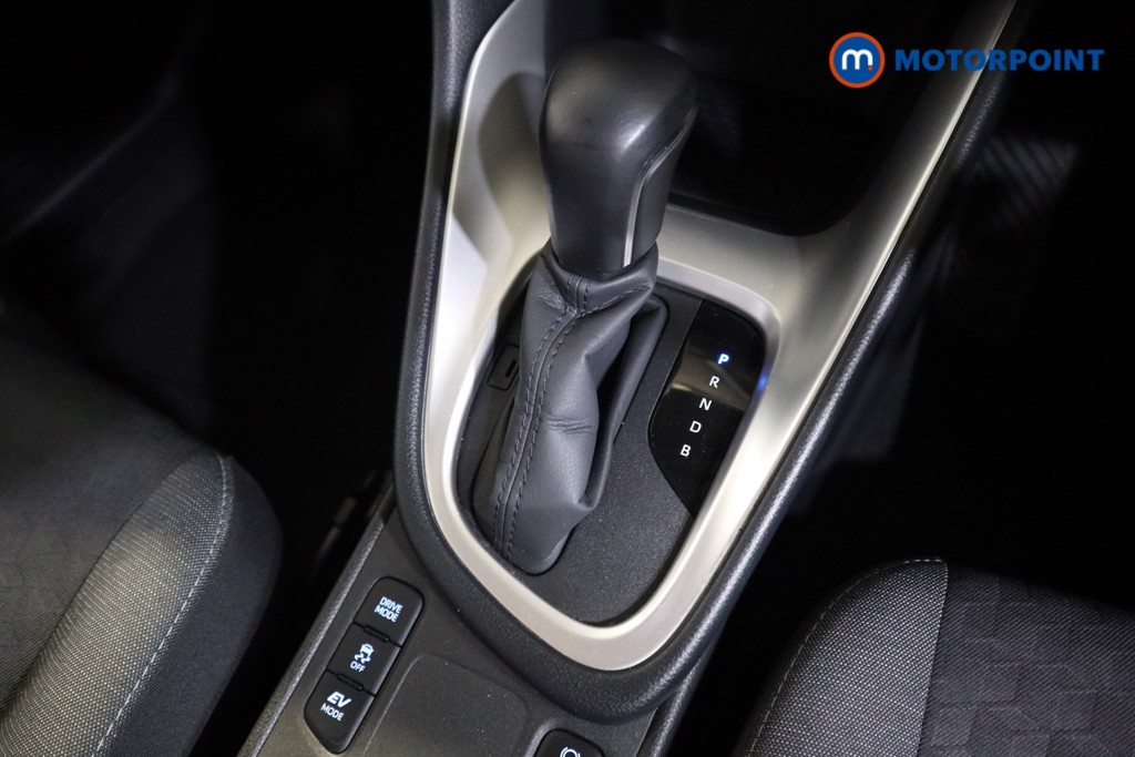 Toyota Yaris Design Automatic Petrol-Electric Hybrid Hatchback - Stock Number (1560136) - 8th supplementary image