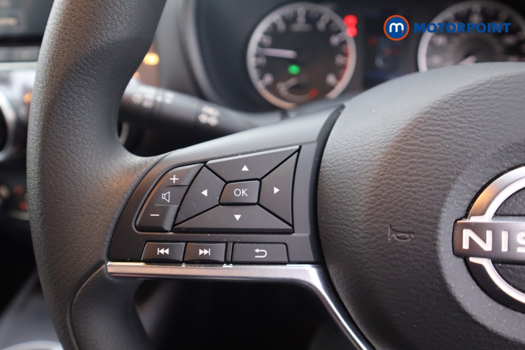 Nissan Juke Acenta Manual Petrol SUV - Stock Number (1561378) - 4th supplementary image