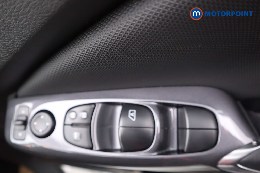 Nissan Juke Acenta Manual Petrol SUV - Stock Number (1561378) - 9th supplementary image