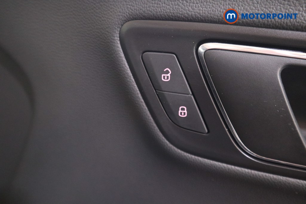 Seat Leon Xcellence Lux Automatic Petrol Hatchback - Stock Number (1561474) - 11th supplementary image
