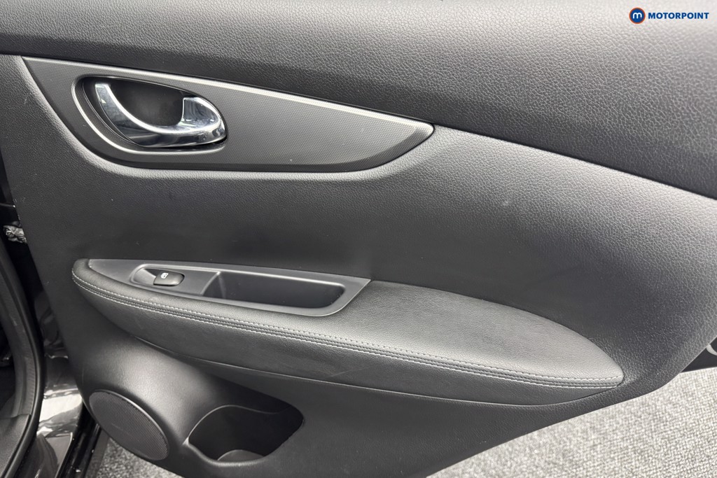 Nissan Qashqai Tekna Manual Petrol SUV - Stock Number (1503113) - 23rd supplementary image
