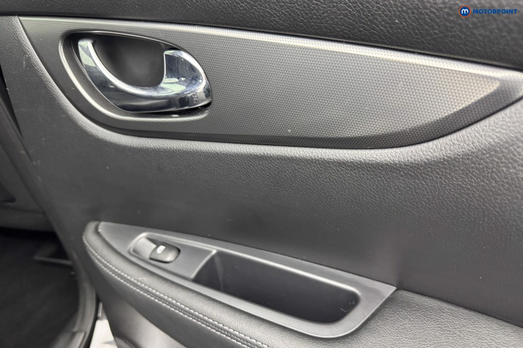 Nissan Qashqai Tekna Manual Petrol SUV - Stock Number (1503113) - 24th supplementary image