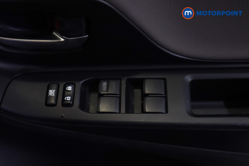 Toyota Yaris Bi-Tone Manual Petrol Hatchback - Stock Number (1552111) - 3rd supplementary image