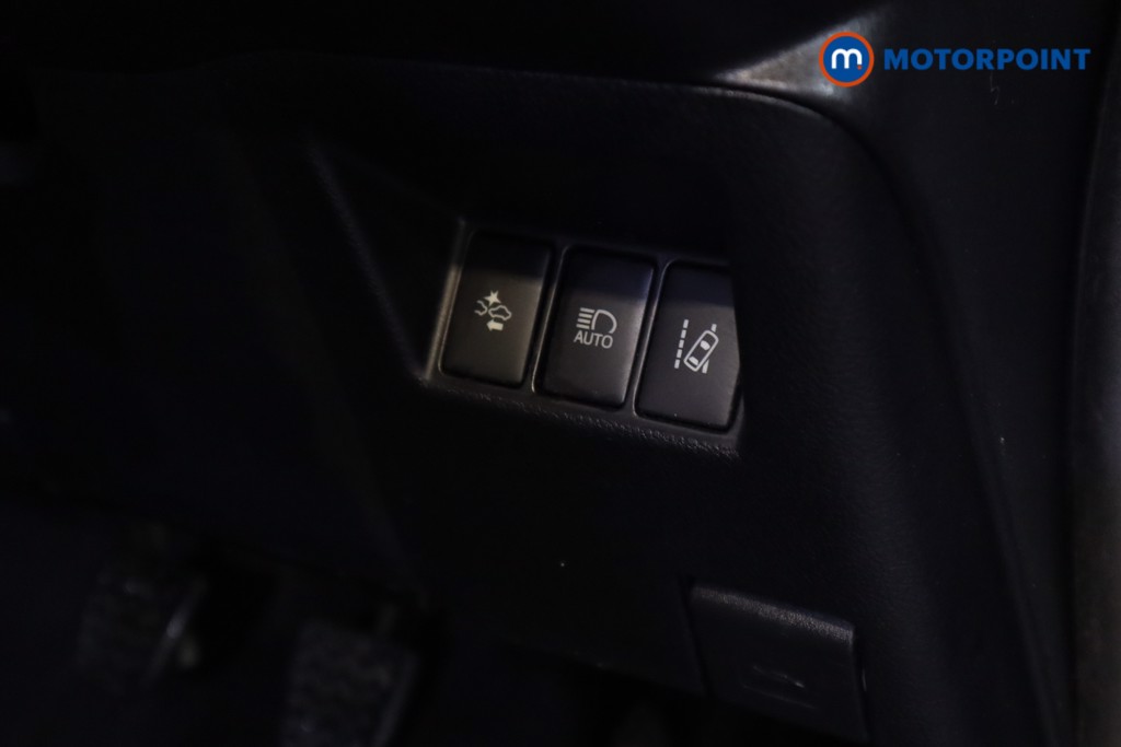 Toyota Yaris Bi-Tone Manual Petrol Hatchback - Stock Number (1552111) - 5th supplementary image