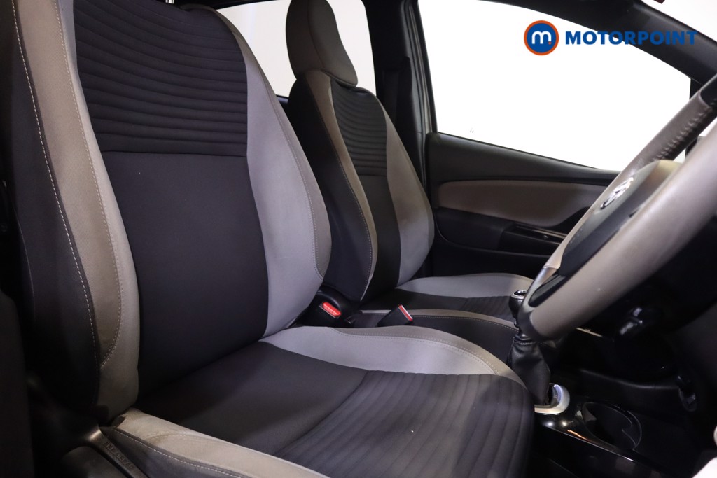 Toyota Yaris Bi-Tone Manual Petrol Hatchback - Stock Number (1552111) - 7th supplementary image