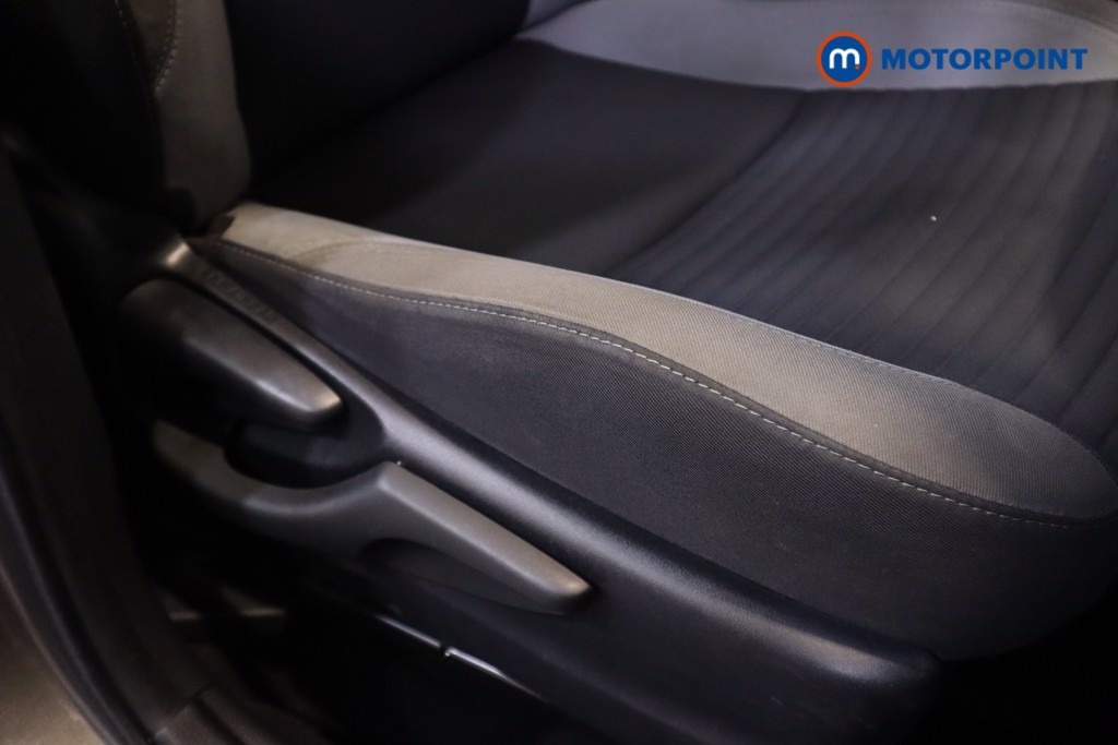 Toyota Yaris Bi-Tone Manual Petrol Hatchback - Stock Number (1552111) - 8th supplementary image