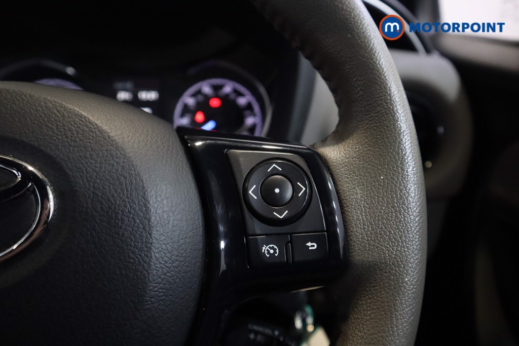Toyota Yaris Bi-Tone Manual Petrol Hatchback - Stock Number (1552111) - 11th supplementary image