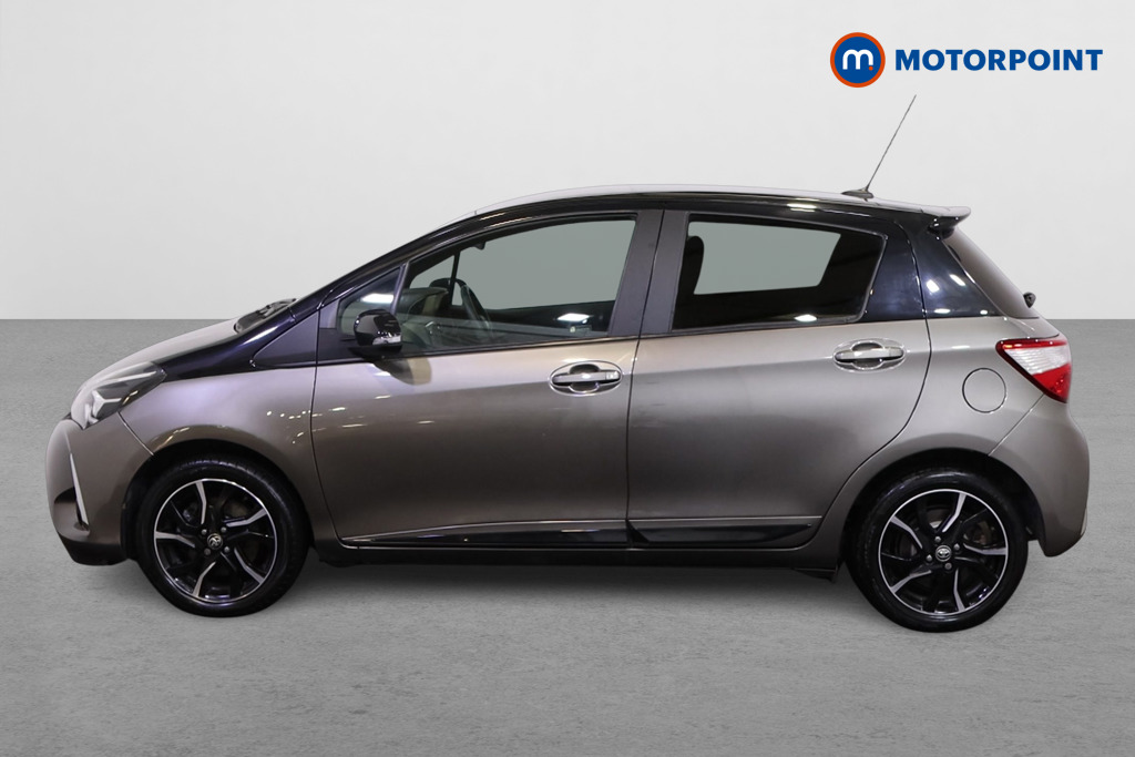Toyota Yaris Bi-Tone Manual Petrol Hatchback - Stock Number (1552111) - Passenger side