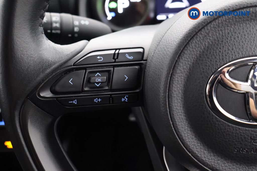 Toyota Yaris Design Automatic Petrol-Electric Hybrid Hatchback - Stock Number (1553373) - 2nd supplementary image