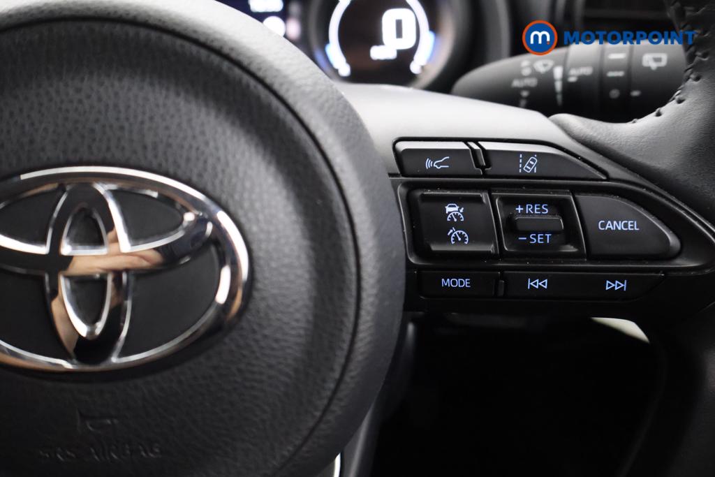 Toyota Yaris Design Automatic Petrol-Electric Hybrid Hatchback - Stock Number (1553373) - 3rd supplementary image