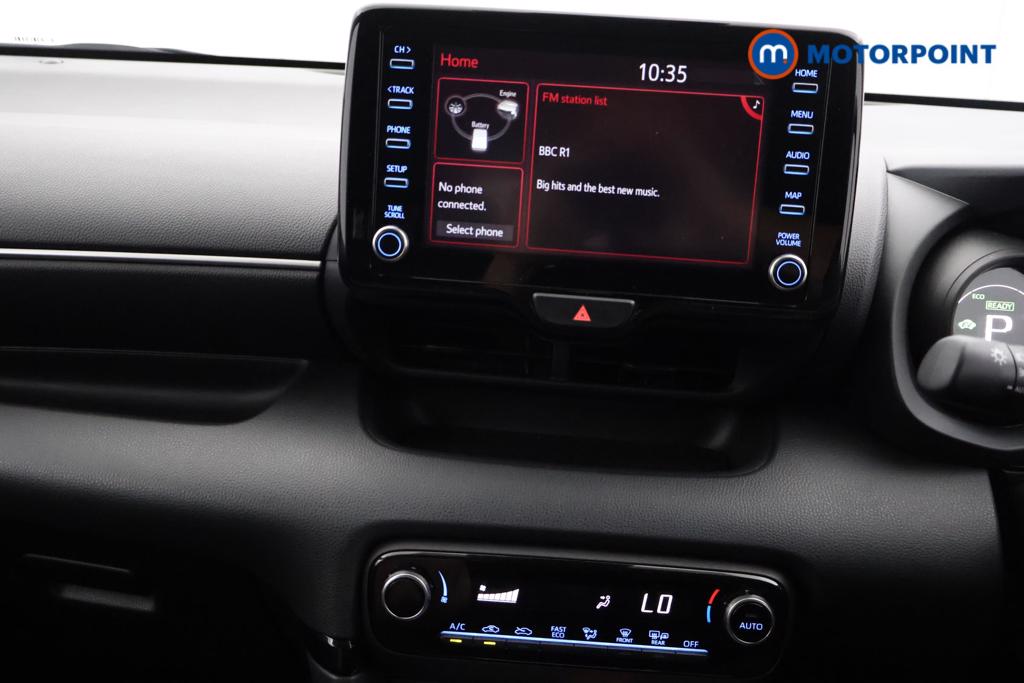Toyota Yaris Design Automatic Petrol-Electric Hybrid Hatchback - Stock Number (1553373) - 5th supplementary image
